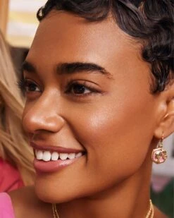 Barbie™ X Kendra Scott Gold Drop Earrings In Pink Iridescent Glitter Glass -Fashion Accessories Store Kendra Scott Barbie Drop Earring Pink Iridescent Glitter Glass Gold 00